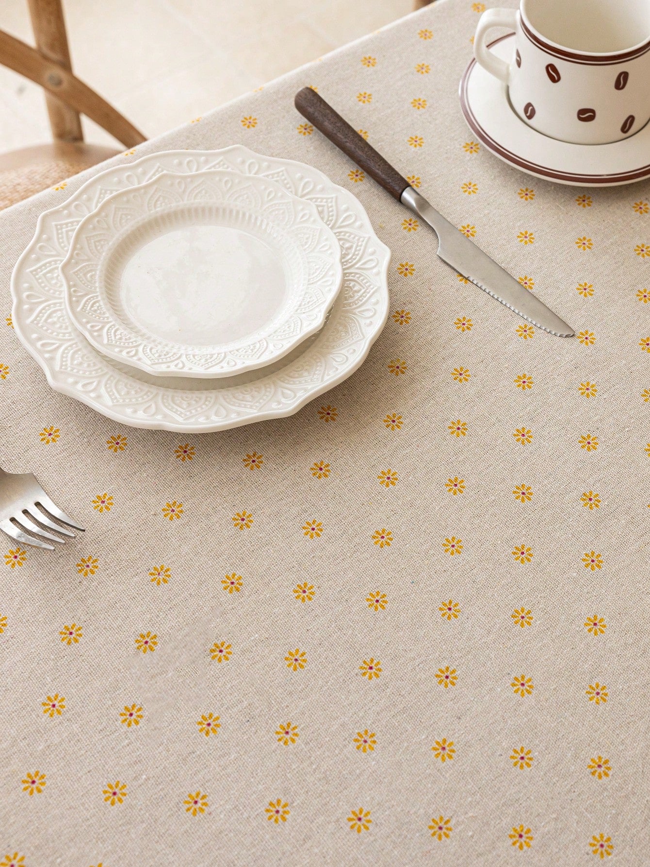1Pc Autumn Daisy Floral Tablecloth with Tassels, Country Style Yellow Floral Table Cover, Dust Cover for Coffee Table, Bedside Cabinet, Suitable for Dining Room, Kitchen, Picnic, Dinner, Party, Holiday, Room Decor
